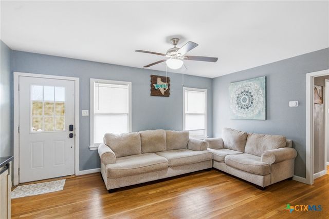 2011 E Crestwood Drive, Victoria, TX 77901