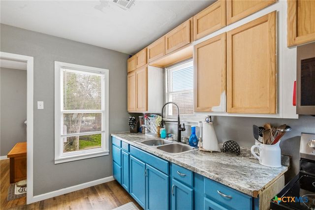 2011 E Crestwood Drive, Victoria, TX 77901