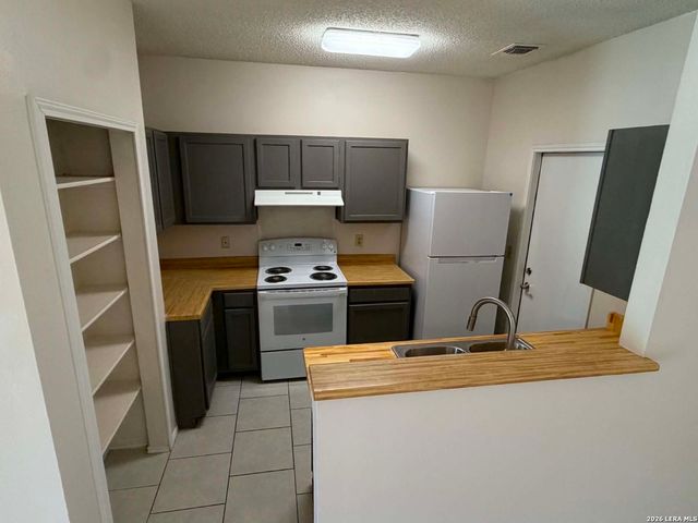 3431 RIDGE COUNTRY ST, San Antonio, TX 78247