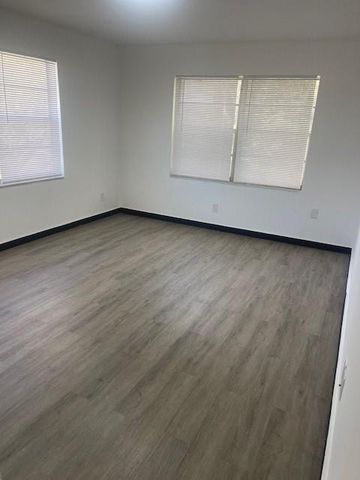 411 SE 10th Street 5, Hallandale Beach, FL 33009