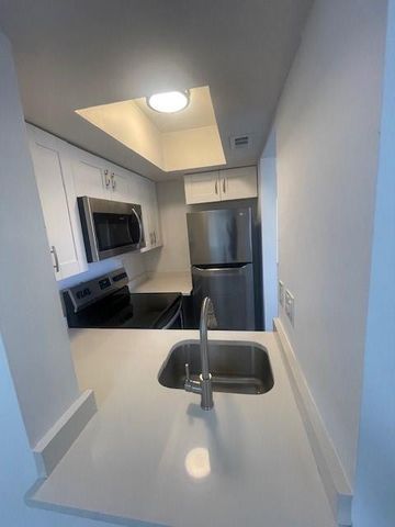 411 SE 10th Street 5, Hallandale Beach, FL 33009