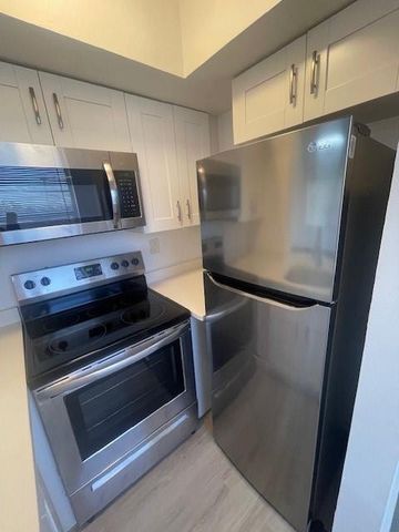 411 SE 10th Street 5, Hallandale Beach, FL 33009