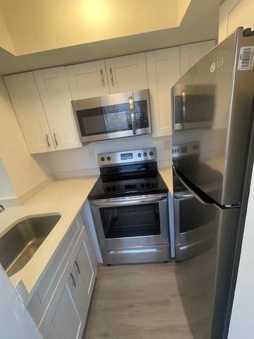 411 SE 10th Street 5, Hallandale Beach, FL 33009