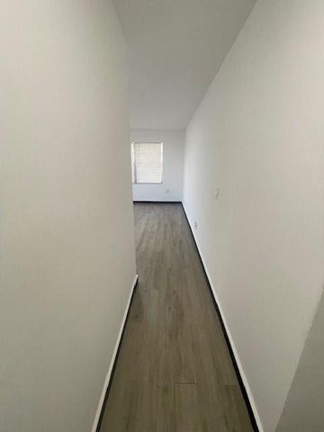 411 SE 10th Street 5, Hallandale Beach, FL 33009