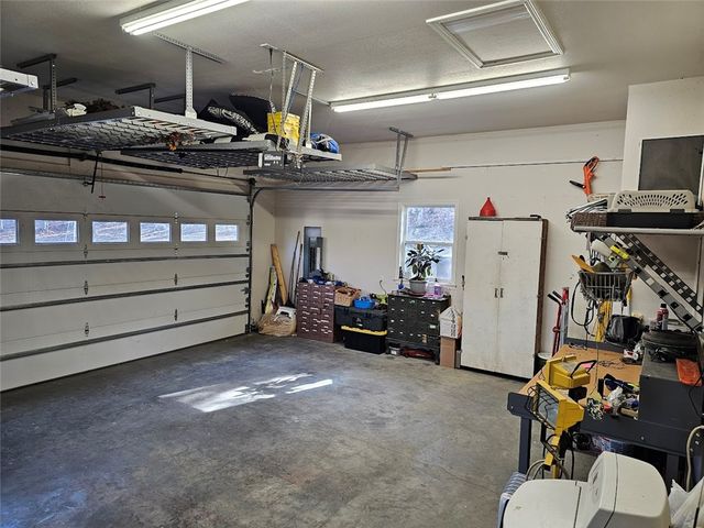 8 Hickory Circle, Holiday Island, AR 72631