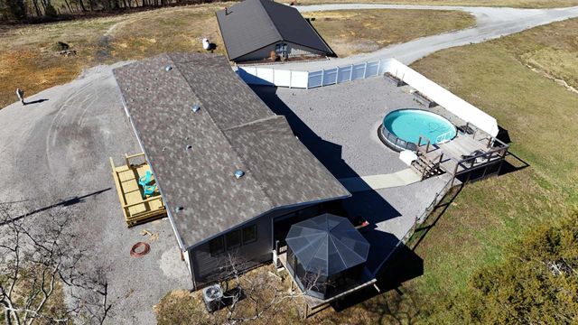 2695 Leslie Rd, Burkesville, KY 42717