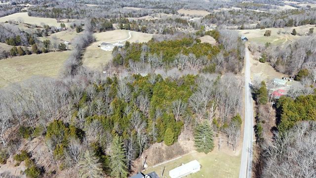 2695 Leslie Rd, Burkesville, KY 42717