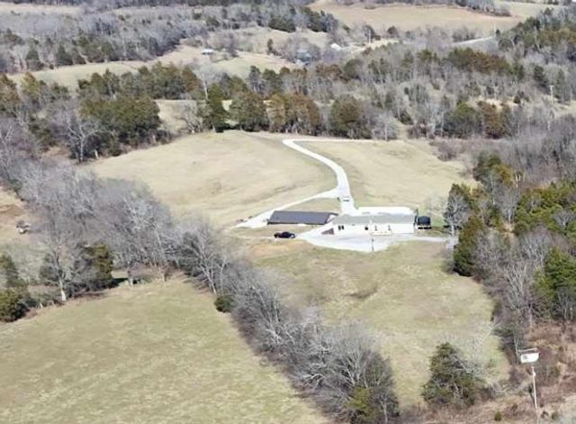 2695 Leslie Rd, Burkesville, KY 42717