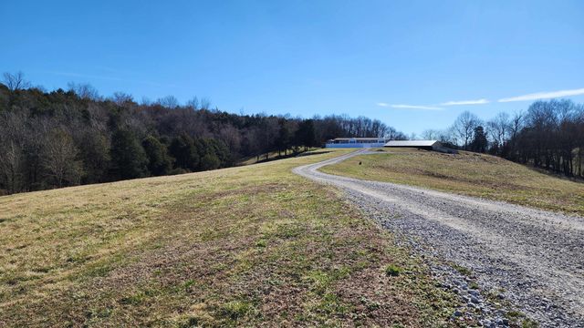 2695 Leslie Rd, Burkesville, KY 42717
