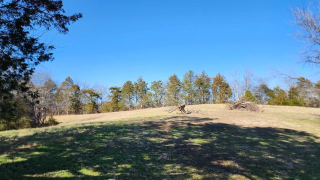 2695 Leslie Rd, Burkesville, KY 42717