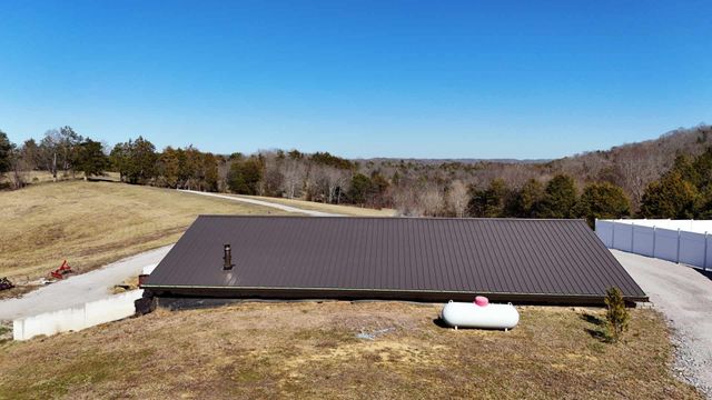 2695 Leslie Rd, Burkesville, KY 42717