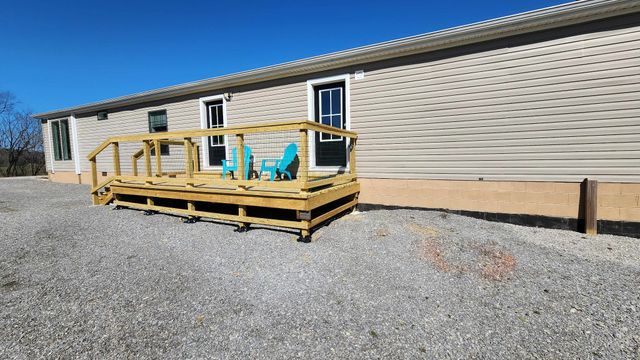 2695 Leslie Rd, Burkesville, KY 42717