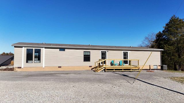 2695 Leslie Rd, Burkesville, KY 42717