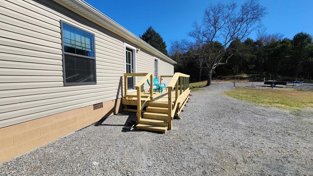 2695 Leslie Rd, Burkesville, KY 42717