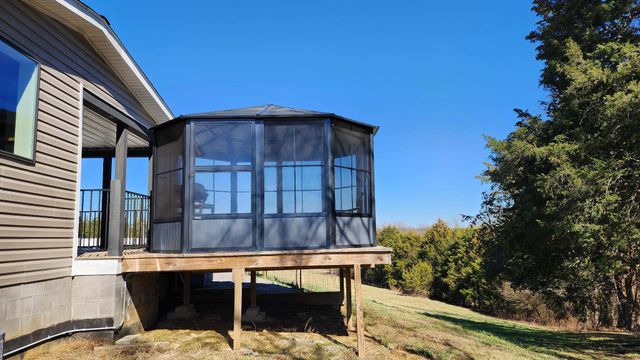 2695 Leslie Rd, Burkesville, KY 42717