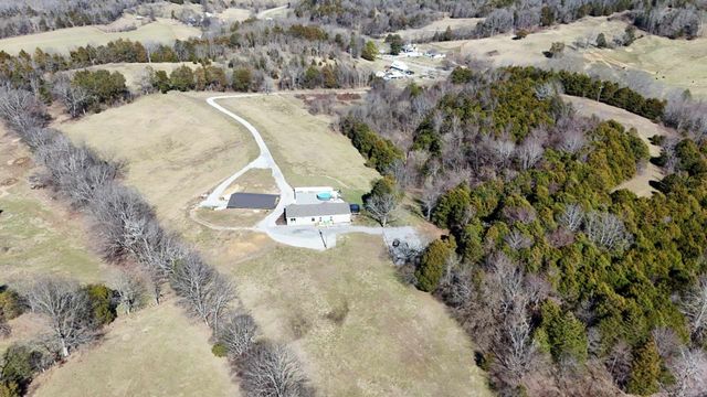 2695 Leslie Rd, Burkesville, KY 42717
