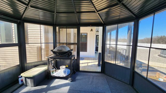 2695 Leslie Rd, Burkesville, KY 42717