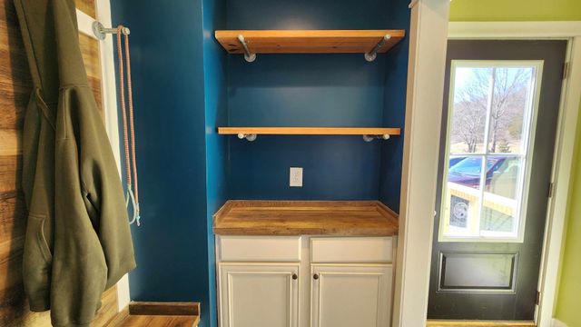 2695 Leslie Rd, Burkesville, KY 42717