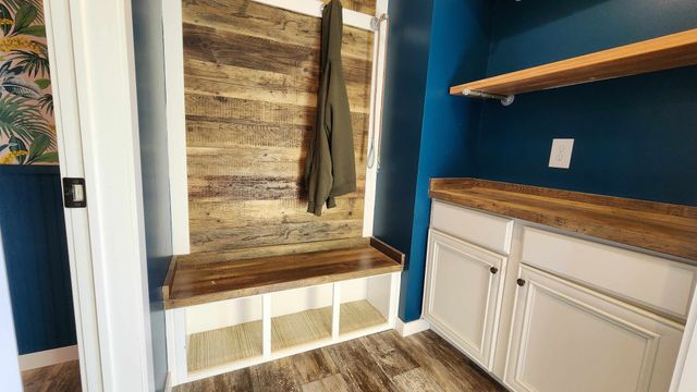 2695 Leslie Rd, Burkesville, KY 42717