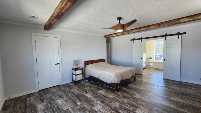 2695 Leslie Rd, Burkesville, KY 42717