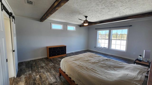 2695 Leslie Rd, Burkesville, KY 42717