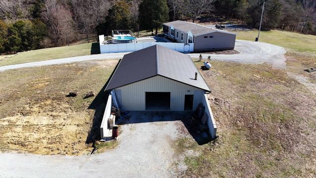 2695 Leslie Rd, Burkesville, KY 42717
