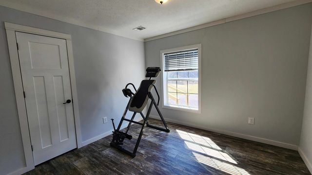 2695 Leslie Rd, Burkesville, KY 42717