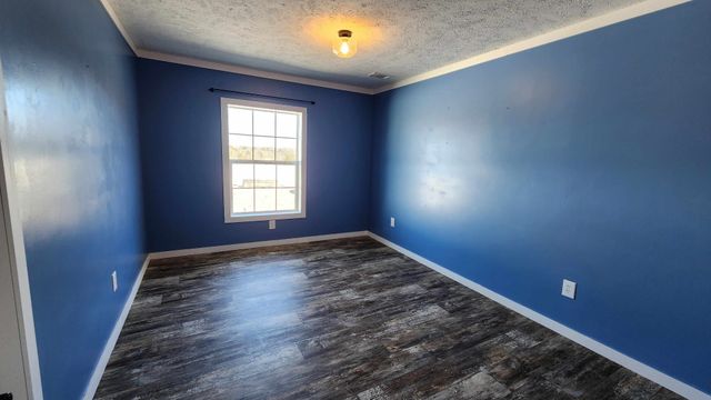 2695 Leslie Rd, Burkesville, KY 42717