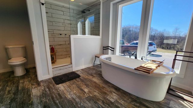 2695 Leslie Rd, Burkesville, KY 42717