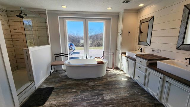 2695 Leslie Rd, Burkesville, KY 42717