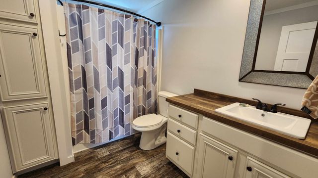 2695 Leslie Rd, Burkesville, KY 42717