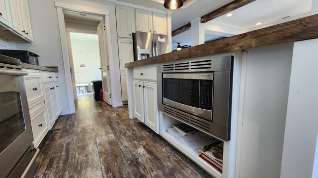 2695 Leslie Rd, Burkesville, KY 42717