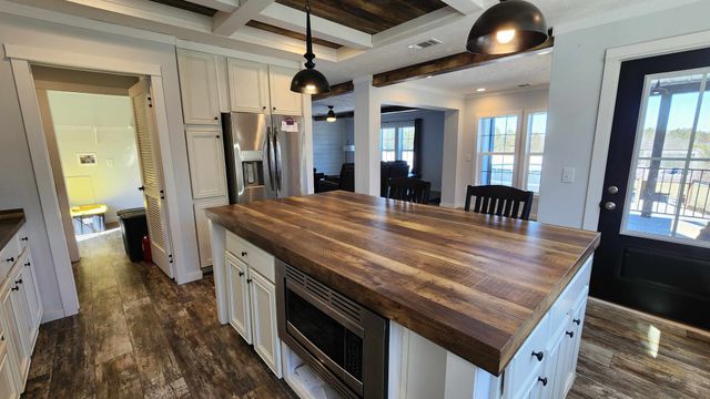 2695 Leslie Rd, Burkesville, KY 42717