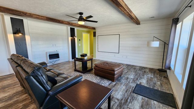 2695 Leslie Rd, Burkesville, KY 42717