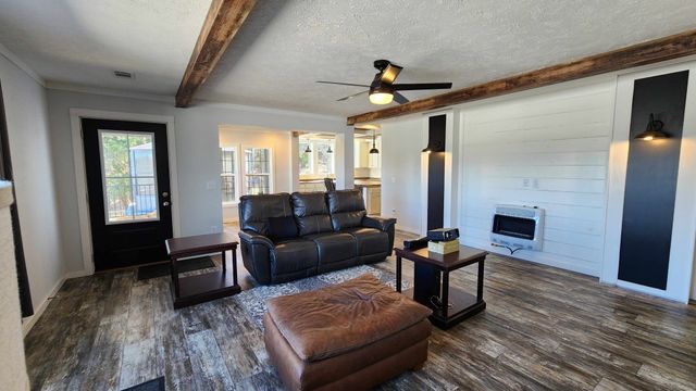 2695 Leslie Rd, Burkesville, KY 42717