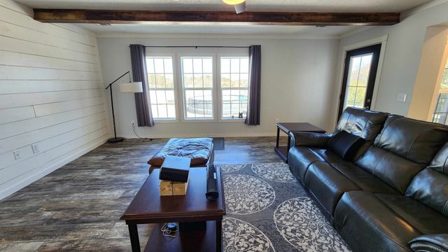 2695 Leslie Rd, Burkesville, KY 42717