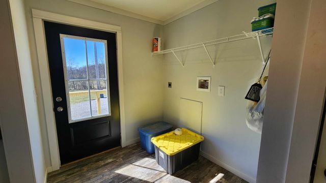 2695 Leslie Rd, Burkesville, KY 42717