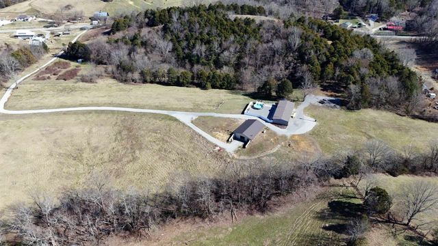 2695 Leslie Rd, Burkesville, KY 42717