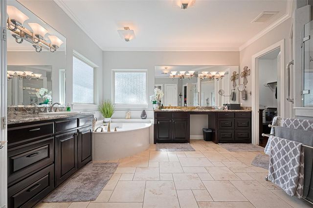15 W Shore Drive, Montgomery, TX 77356