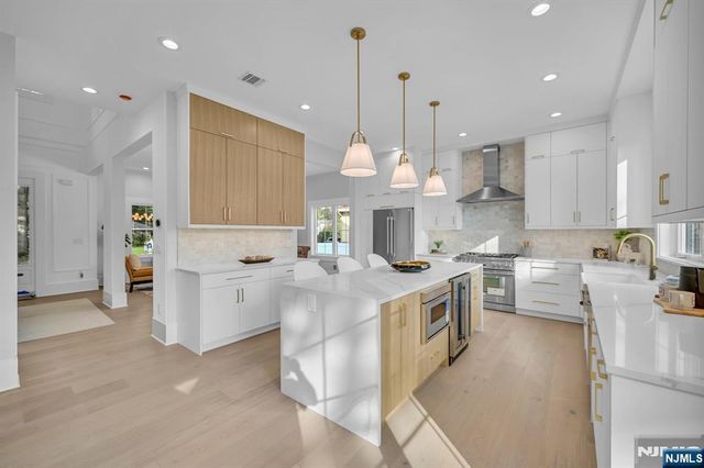 7 Canterbury Lane, Millburn, NJ 07078