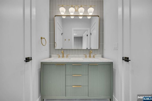 7 Canterbury Lane, Millburn, NJ 07078