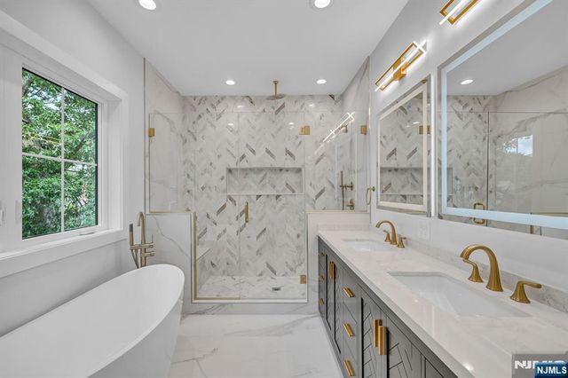 7 Canterbury Lane, Millburn, NJ 07078