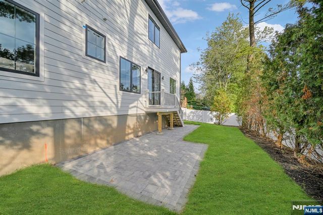 7 Canterbury Lane, Millburn, NJ 07078