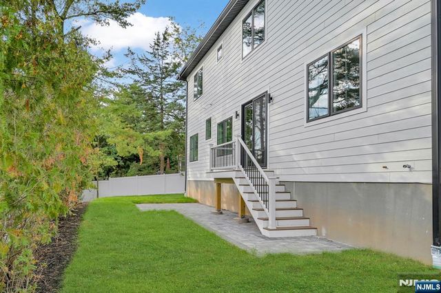 7 Canterbury Lane, Millburn, NJ 07078