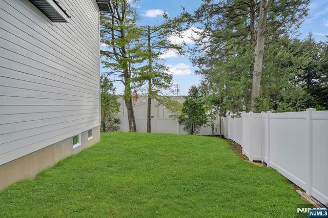 7 Canterbury Lane, Millburn, NJ 07078