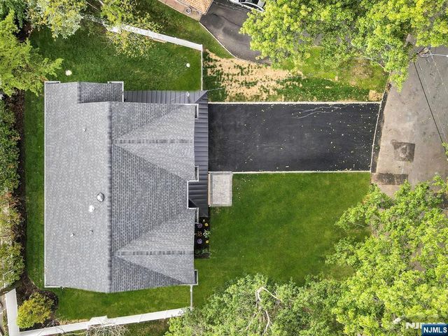 7 Canterbury Lane, Millburn, NJ 07078