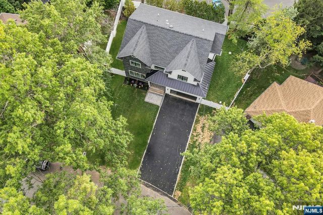 7 Canterbury Lane, Millburn, NJ 07078