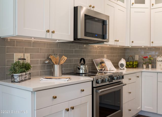 11 Anson Court, Malta, NY 12020