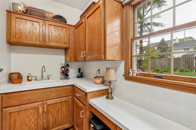 2613 Crown Flair Drive, West Des Moines, IA 50265