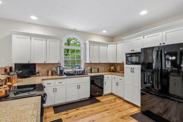 2613 Crown Flair Drive, West Des Moines, IA 50265
